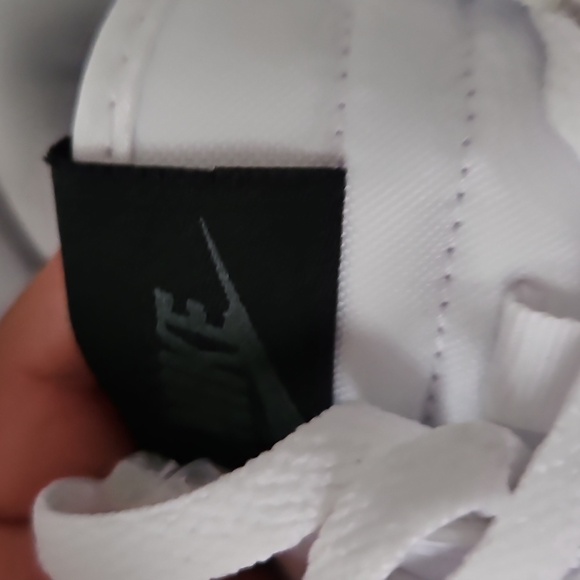 Nike White and Green Sneakers Classic Retro Design - Picture 7 of 8